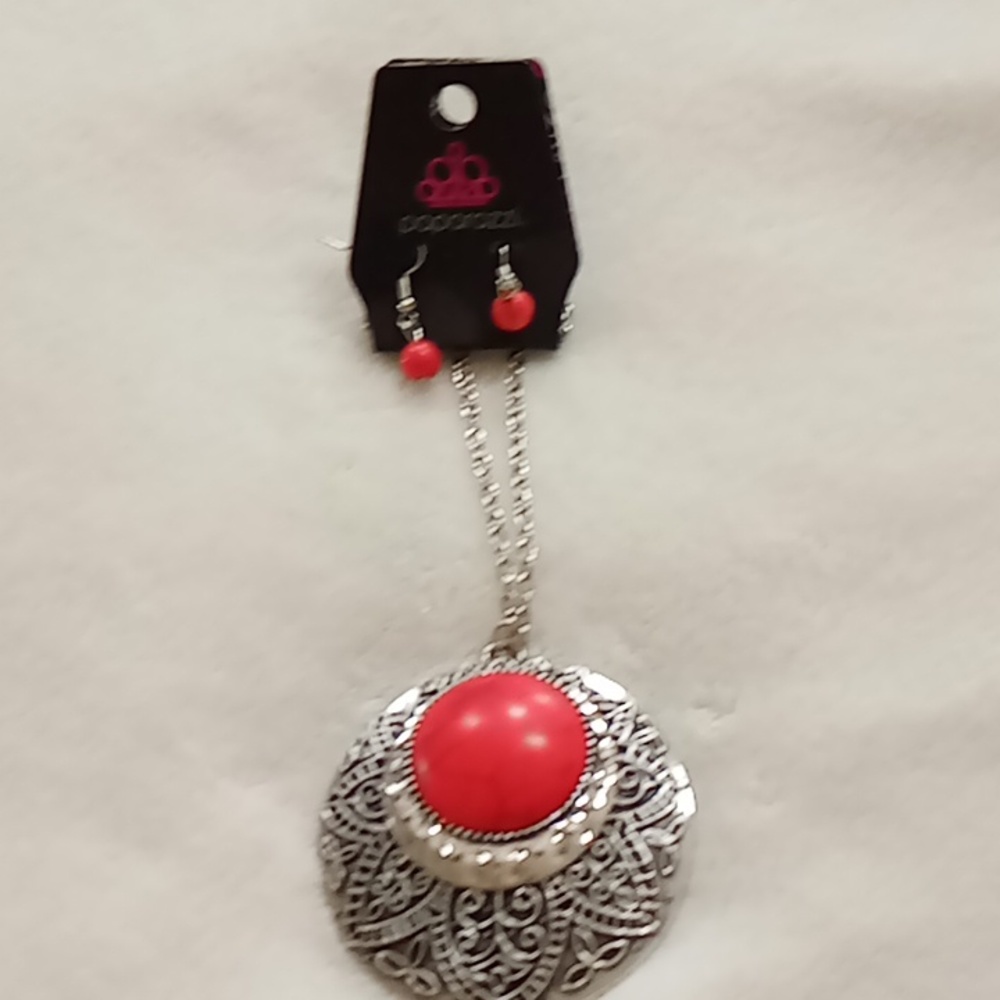 New Vintage Earrings and Necklace Set